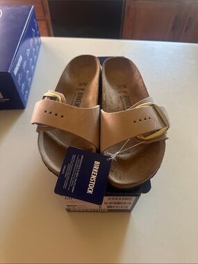 Birkenstock Single Strap Slides - Nude/Tan with Gold Buckle PRICED AS MARKED